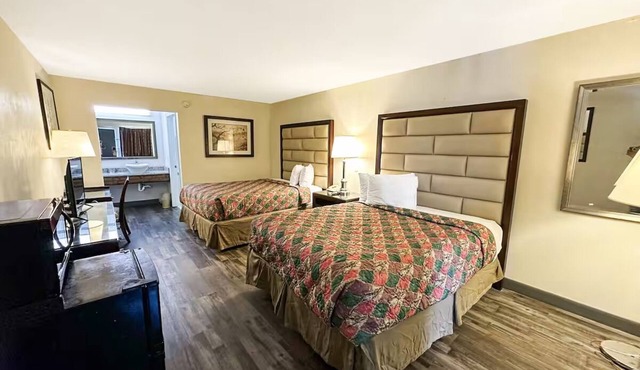 Budget-Friendly Room w/Free Parking & Easy I-77 Access – Value Focused