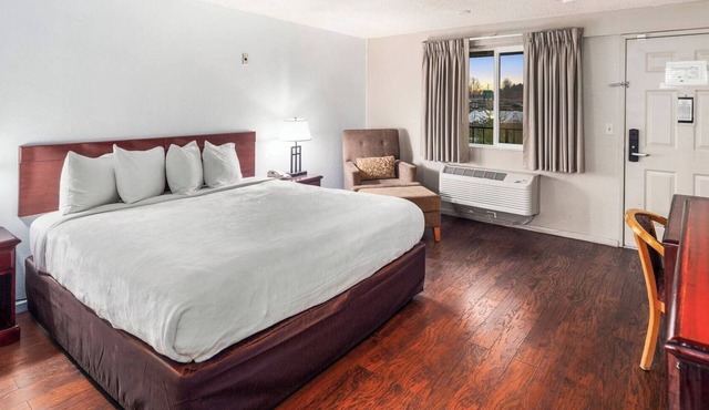 Budget-Friendly Stay w/Essential Comforts Close to Seattle-Tacoma Airport