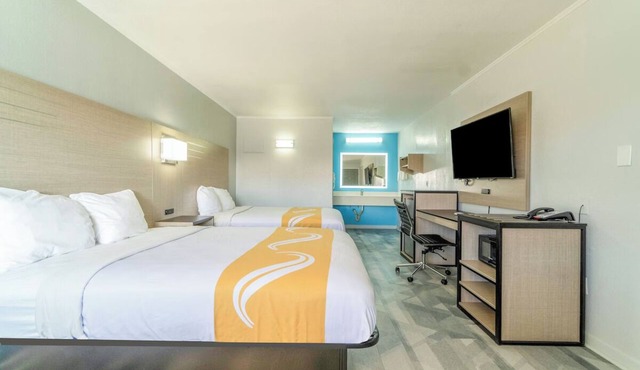Budget-Friendly Unit Near Palmer Ranch & Restaurants