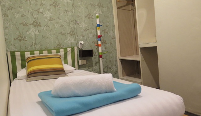 Budget Single Private in Center of Silom