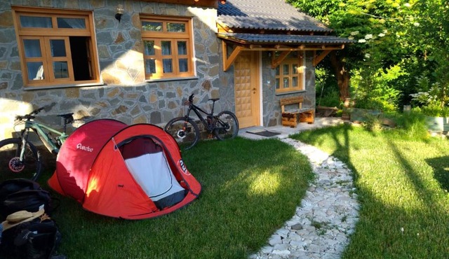 Bujtina Peshtan Guesthouse&Camping
