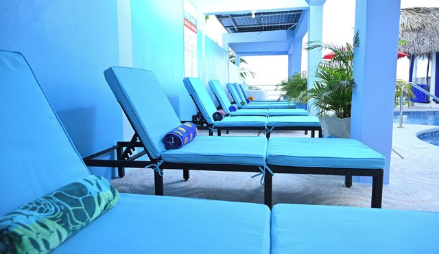 Buki Ocean View, 8 B/R, Sleeps 16+ UNDERGOING RENOVATIONS DUE TO THE HURRICANE