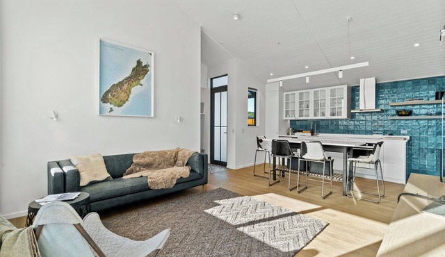 Bull Ridge Escape - Wanaka Holiday Home