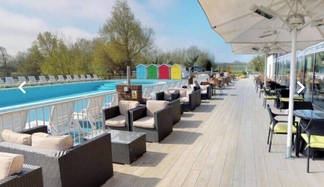 Bumble Bee Lodge, Hoburne Cotswold Holiday Park
