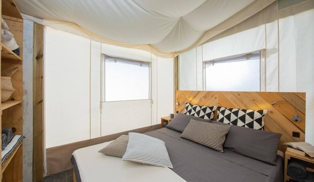 Bungalow 'Glamping B' with Shared Pool, Shared Garden and Wi-Fi