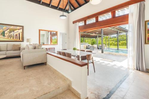 Bungallow with 3BR pool and bbq in Green Village
