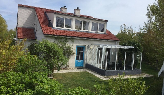 Bungalow an den Dünen: Großzügiger Garten mit BBQ, Stuga und BBQs sowie Sauna