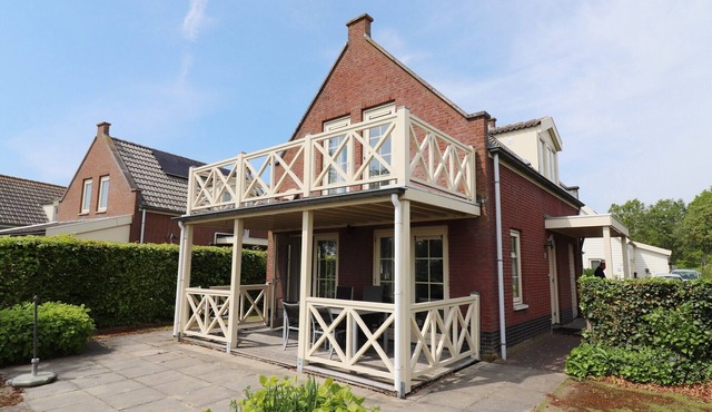 Bungalow by Water near Rotterdam