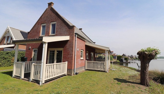 Bungalow by Water near Rotterdam and Zeeland