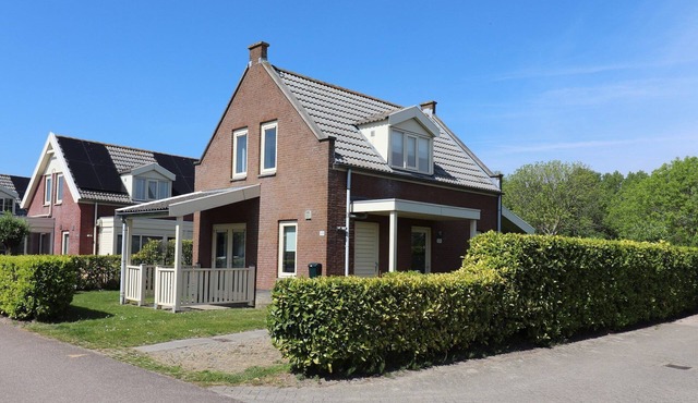 Bungalow by Water near Rotterdam