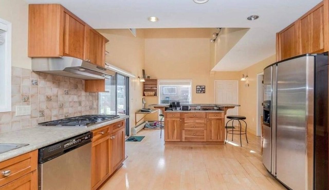 Bungalow close to beach, Tsawwassen Town Centre Mall, Victoria Ferry Terminal
