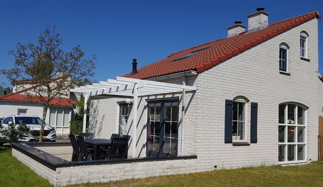 Bungalow for 6 persons with 2 bathrooms, free internet, near dunes and beach