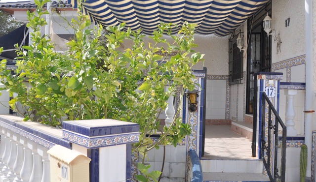 Bungalow in Guardamar del Segura/Urbanization El Moncayo/Pool/Beach