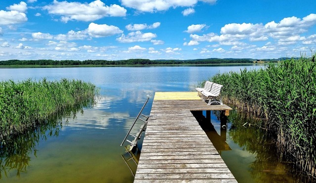 Bungalow incl. boat directly on the lake
