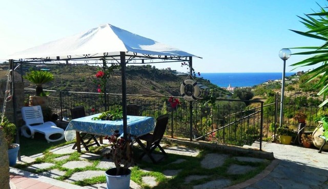 Bungalow with terrace and pool with sea view