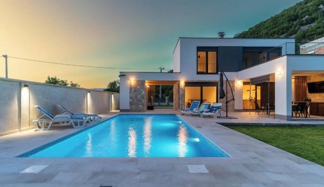 Bunica Spring Villa