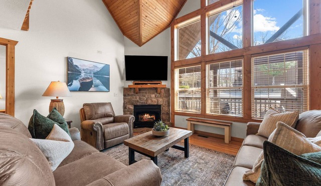 Bunk Beds! Fireplace! Three Pools!