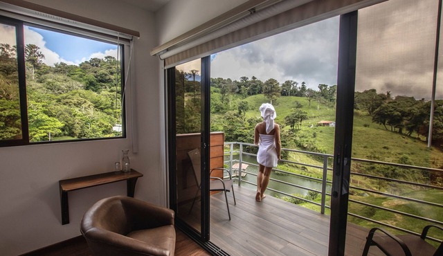 Burbi Lake Lodge Monteverde