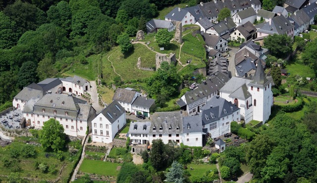 Burghaus & Villa Kronenburg