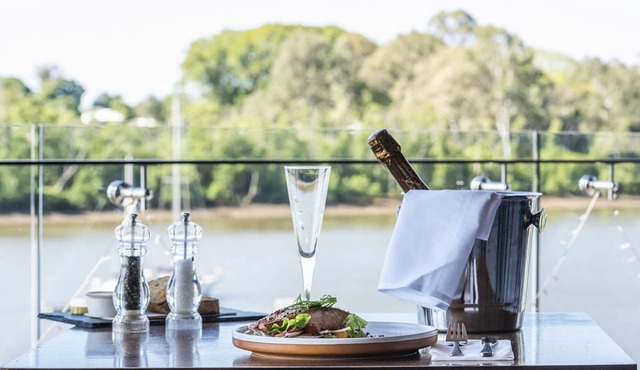 Burnett Riverside Hotel