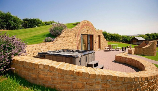 Burrow View - a hobbit hut that sleeps 4 guests in 1 bedroom