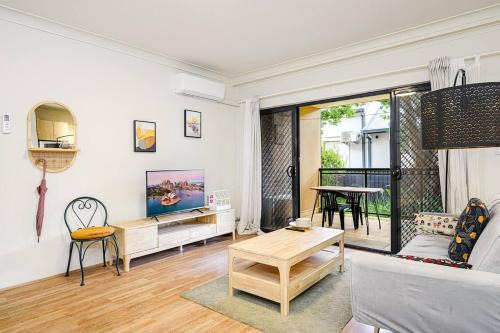 Burwood 2Br Apt Near Chiantown Shopping Center