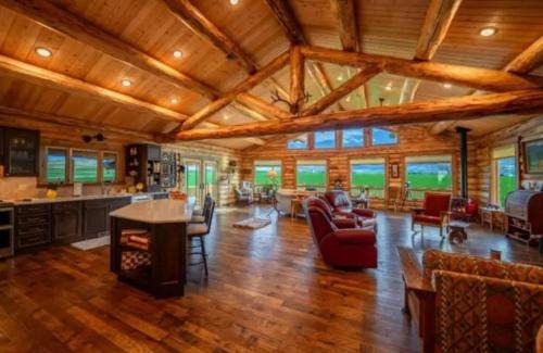 Bush Pilot Hunter's Retreat Lodge