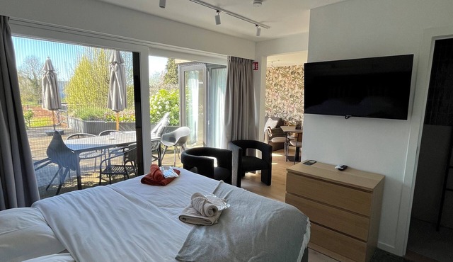 Business Accommodation 'Garden' Living