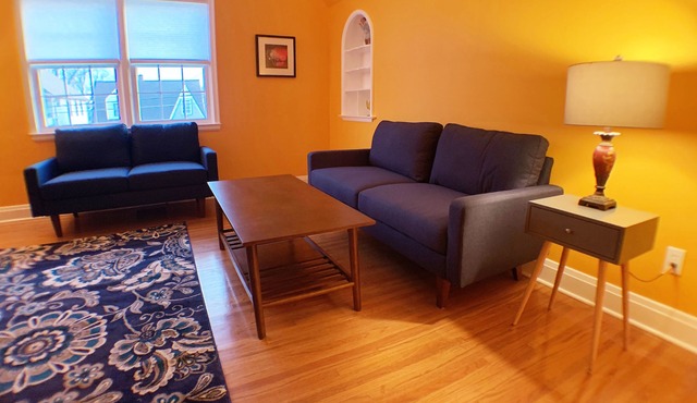 Business Friendly, Couple Friendly, Great Neighborhood, Minutes from the Falls!