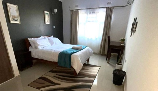 Busisiwe's (R M Apartments)