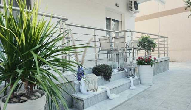 BUTTERFLY SUITES by STELIOS