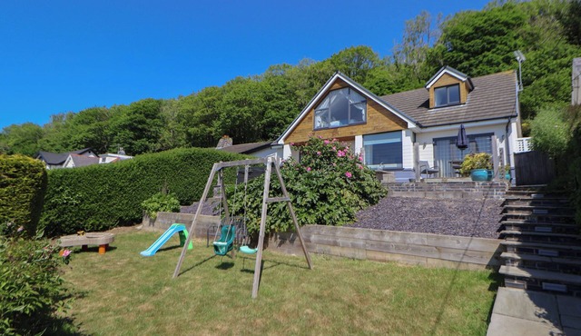 BUZZARDS VIEW, family friendly, character holiday cottage in Dyserth