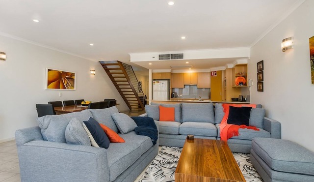 Byron Bay Accom - Absolute Solace - 2/8 Lawson St