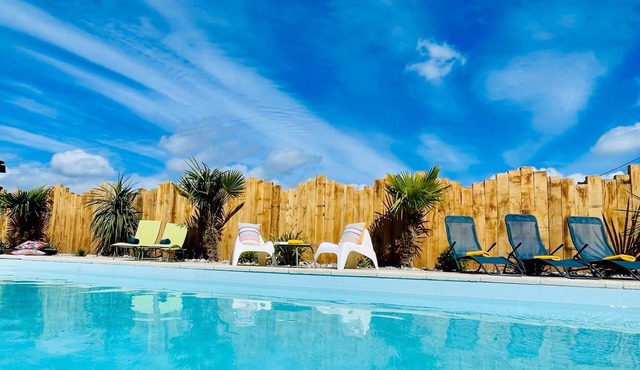 Côte de Nacre Cottage – Private Jacuzzi & Shared Heated Pool