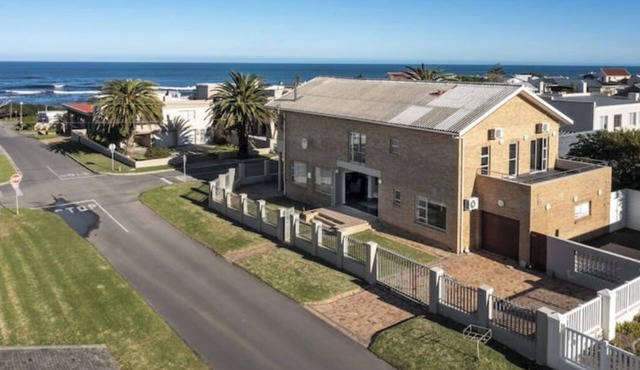 C-Onrus, Pool, Seaview, 5Bed, 5Bath, Bar, BBQ