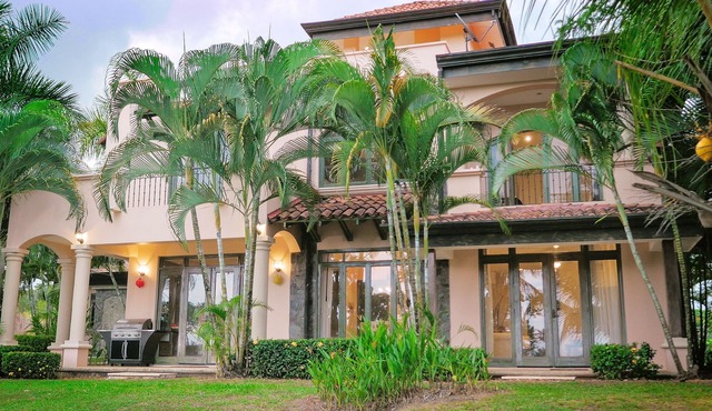 C1: X-LARGE HOME, OCEAN VIEWS~CONCIERGE~POOL~TOP TERRACE~PINGPONG~COOL BREEZES!
