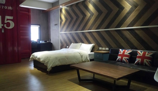 C202 Double room (Section of Ximen Road, beside Blueprint Culture & Creative Park)