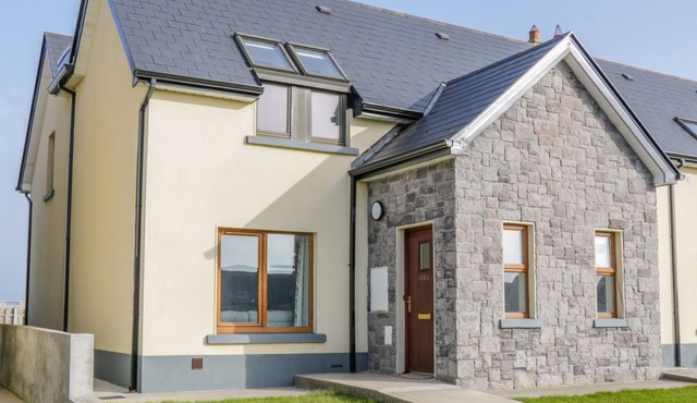 C64 CAHERMORE HOLIDAY VILLAGE in Enniscrone County Sligo