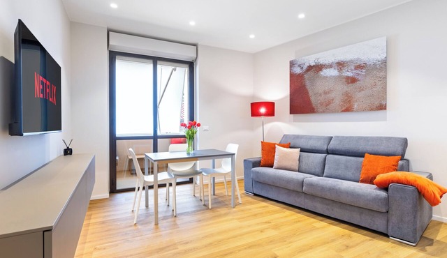 C8 Apartments: Rosso Rubino 03