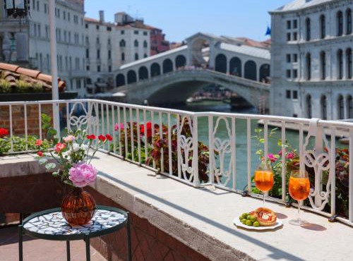 Ca Dadda terrace at Rialto Bridge -historic residence equipped with all comforts