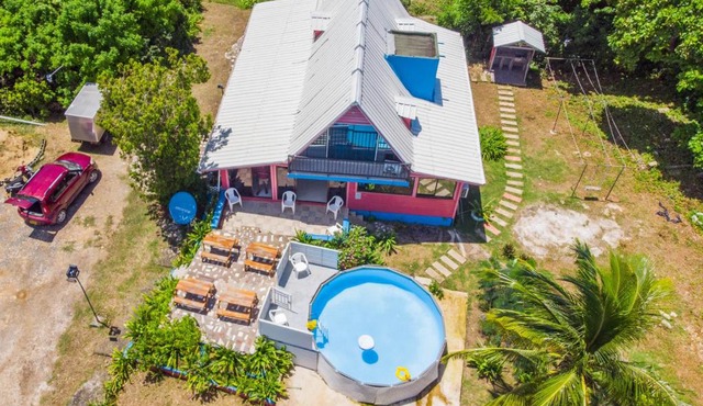 Cabaña con piscina, ideal para parejas y familias!
