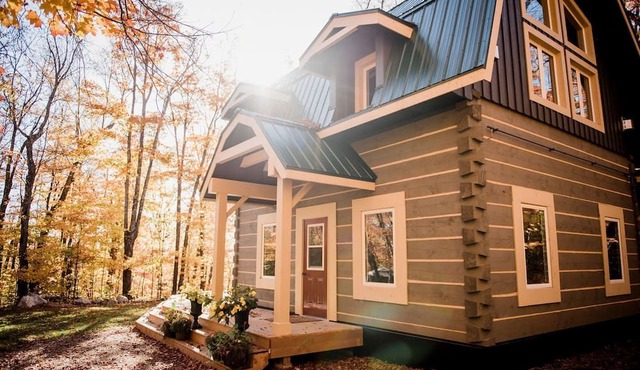 Cabaña de lona rústica en un camping de lujo todo incluido en Ontario, Canadá