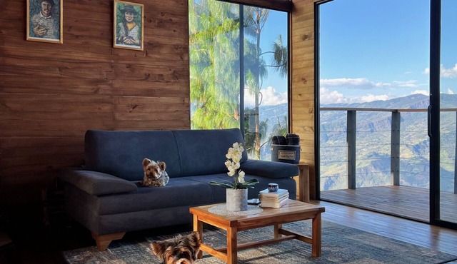 Cabaña de Lujo con Vista de 270° en Medio de la Montaña Colombiana