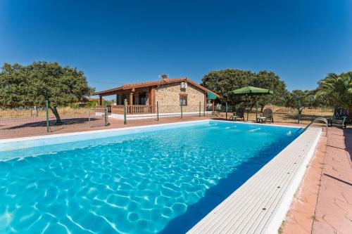 Cabaña pet-friendly con piscina y patio privado
