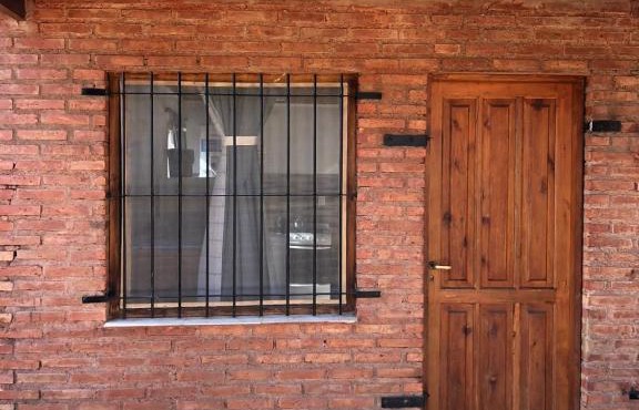 CABAÑAS FENIX con EL ARROYO AMBOY RODEANDO LA PROPIEDAD reservar con 24 hs de anticipación