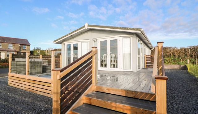CABAN TYWOD, pet friendly, with a garden in Abersoch