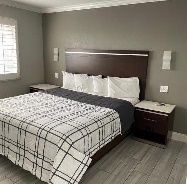 Cabana Inn & Suites