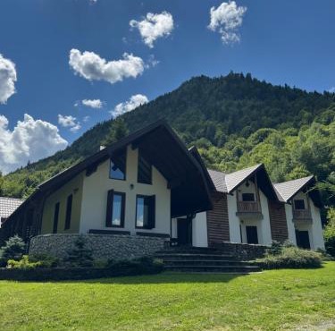 Cabana La Poarta Codrului