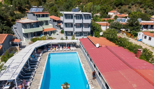 Cabana Studios & Apartments
