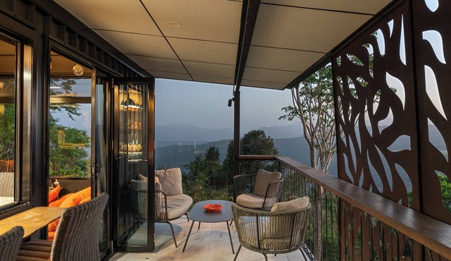 Cabane Treehouse Retreat With Mountain Views